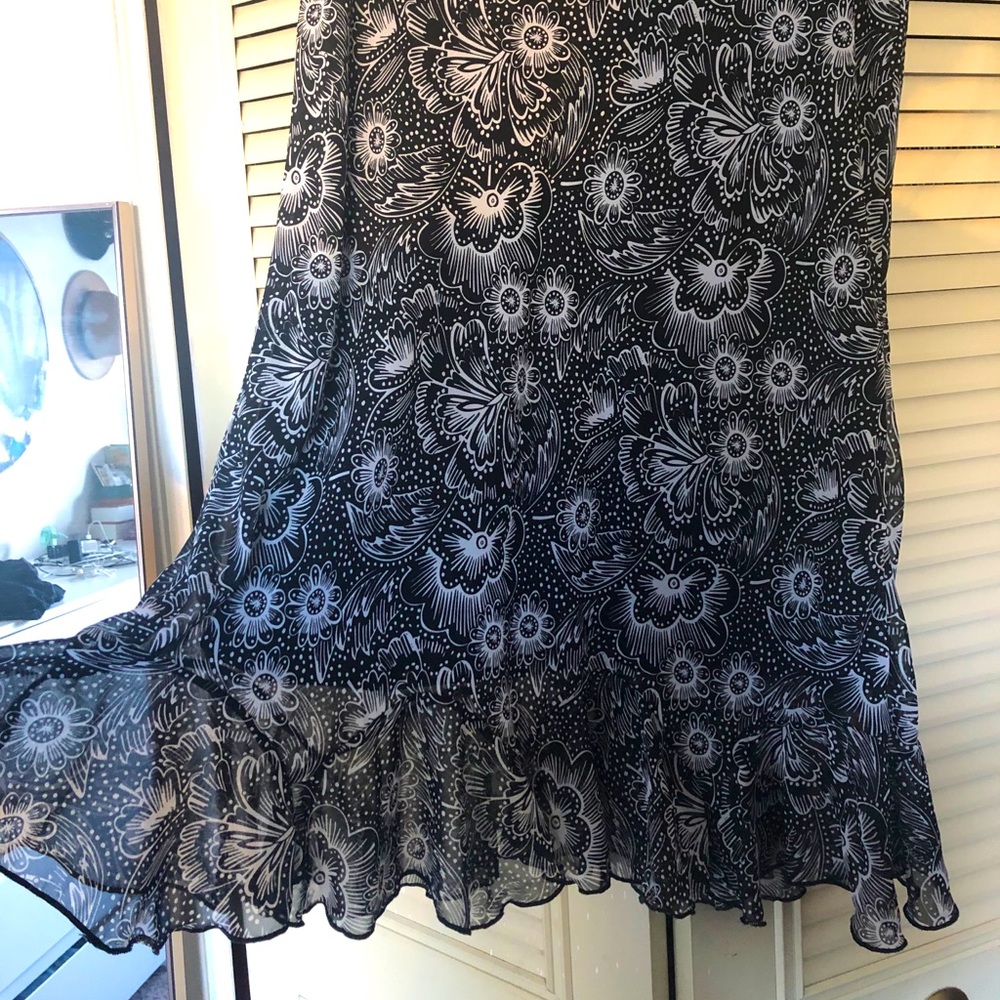 Black and White Floral Skirt | 90’s Vintage| by La Belle